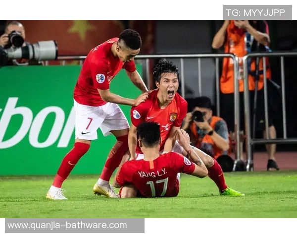 鲁能与恒大激战正酣当前比分揭晓引发球迷热议